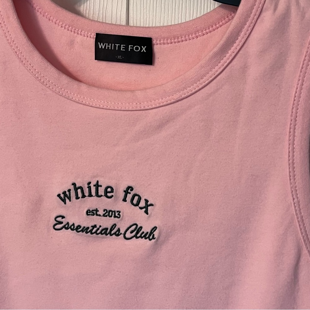 White Fox Essentials Club Pink Tank Top Size XL - Picture 3 of 6